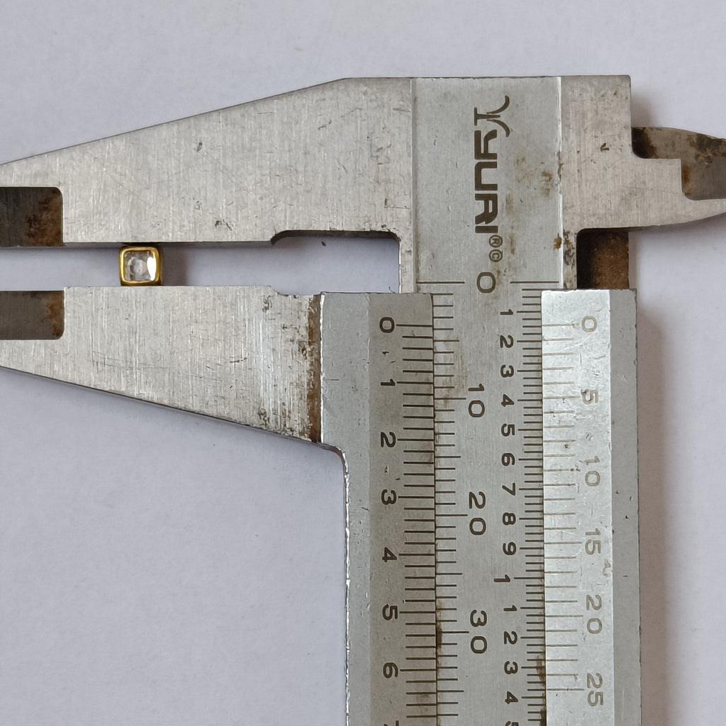 VDEAL BEADS kundan, square shaped kundan 1500 pcs size = 3x3mm with fabric glue