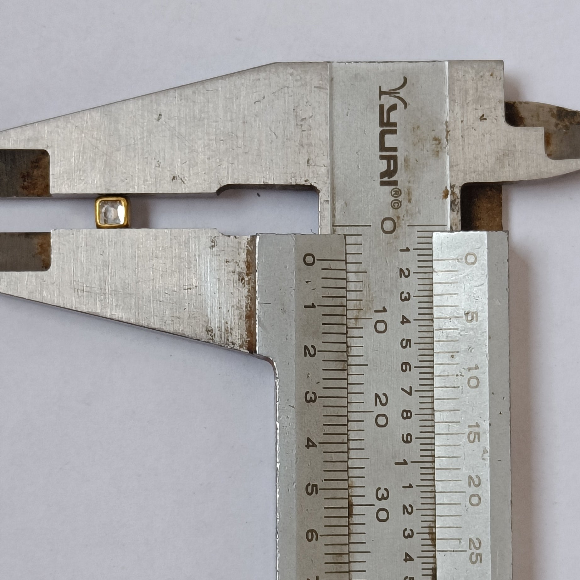 VDEAL BEADS kundan, square shaped kundan 1500 pcs size = 3x3mm with fabric glue