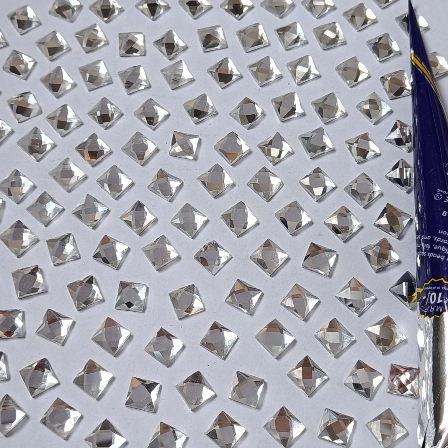 VDEAL BEADS kundan, 500pcs of 8x8mm square shaped kundan with fabric glue