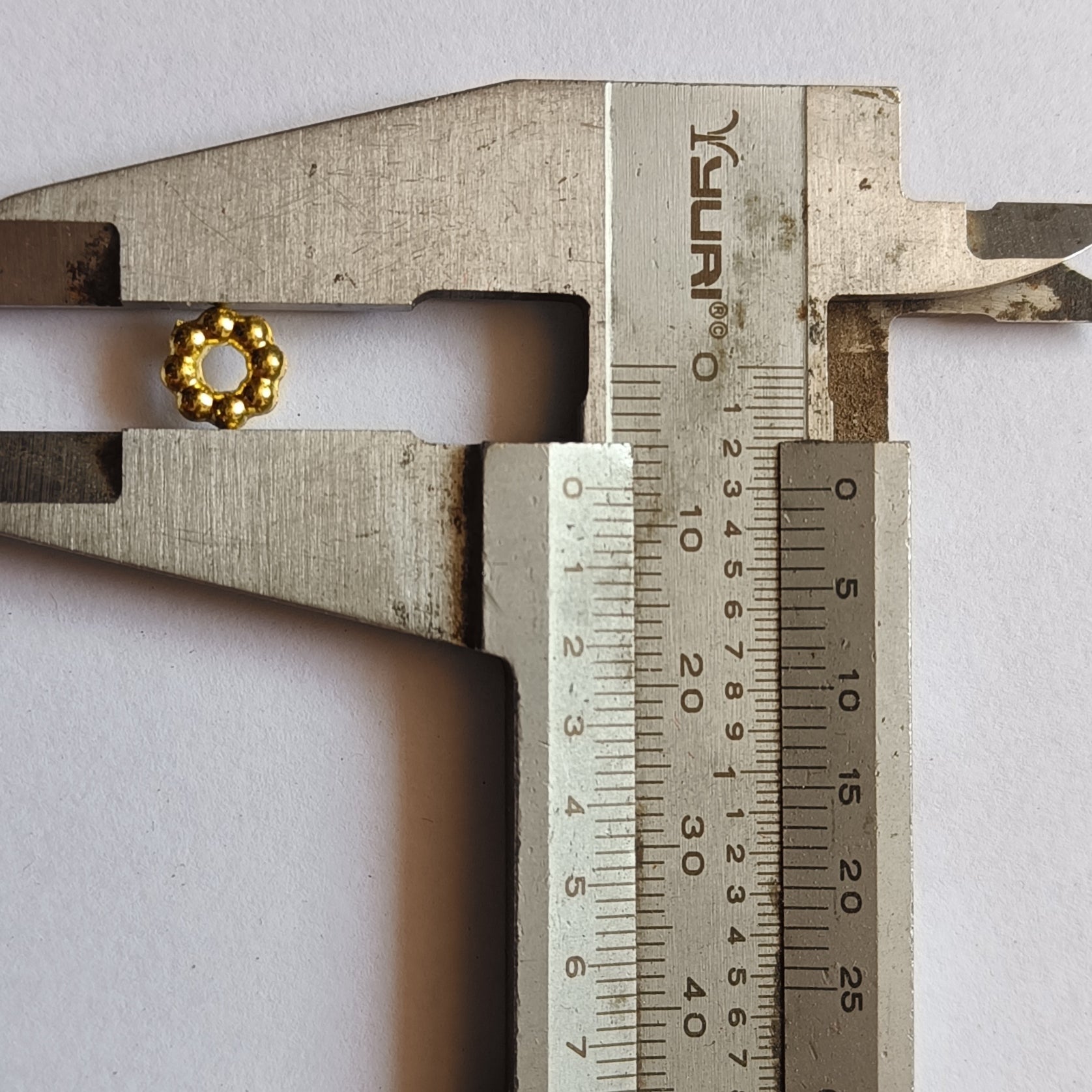 VDEAL BEADS, 1700pcs of 8mm golden noori beads, golden chakri, flower shaped beads