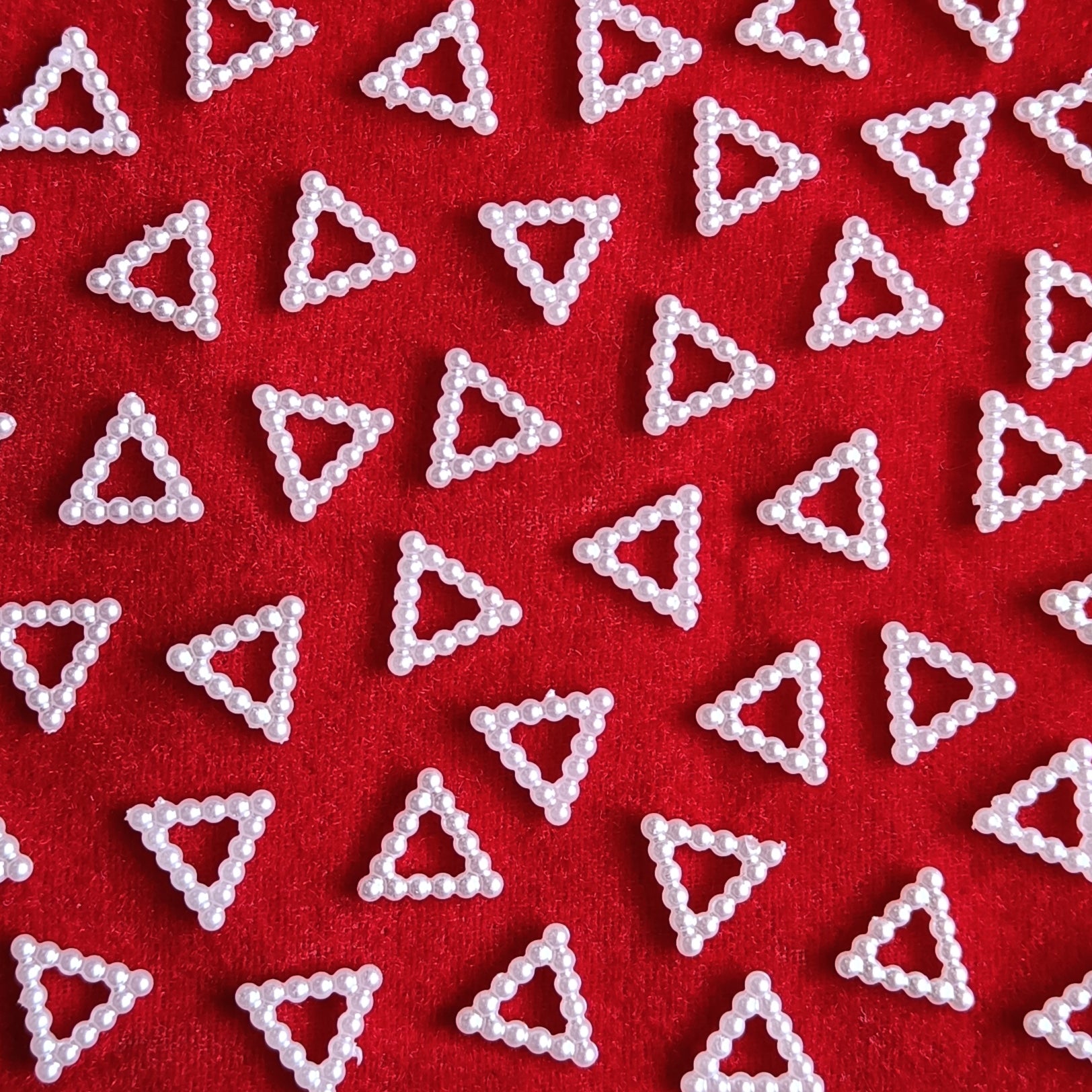 vdeal beads, 1100pcs of 11mm triangle shaped pearl shaped beads, pearl beads, triangle beads