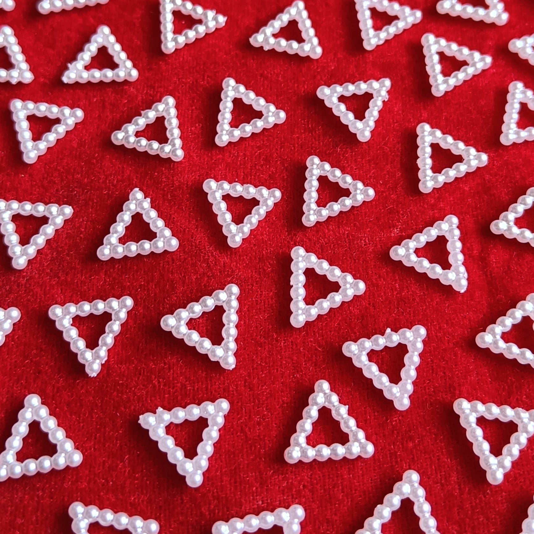 vdeal beads, 1100pcs of 11mm triangle shaped pearl shaped beads, pearl beads, triangle beads