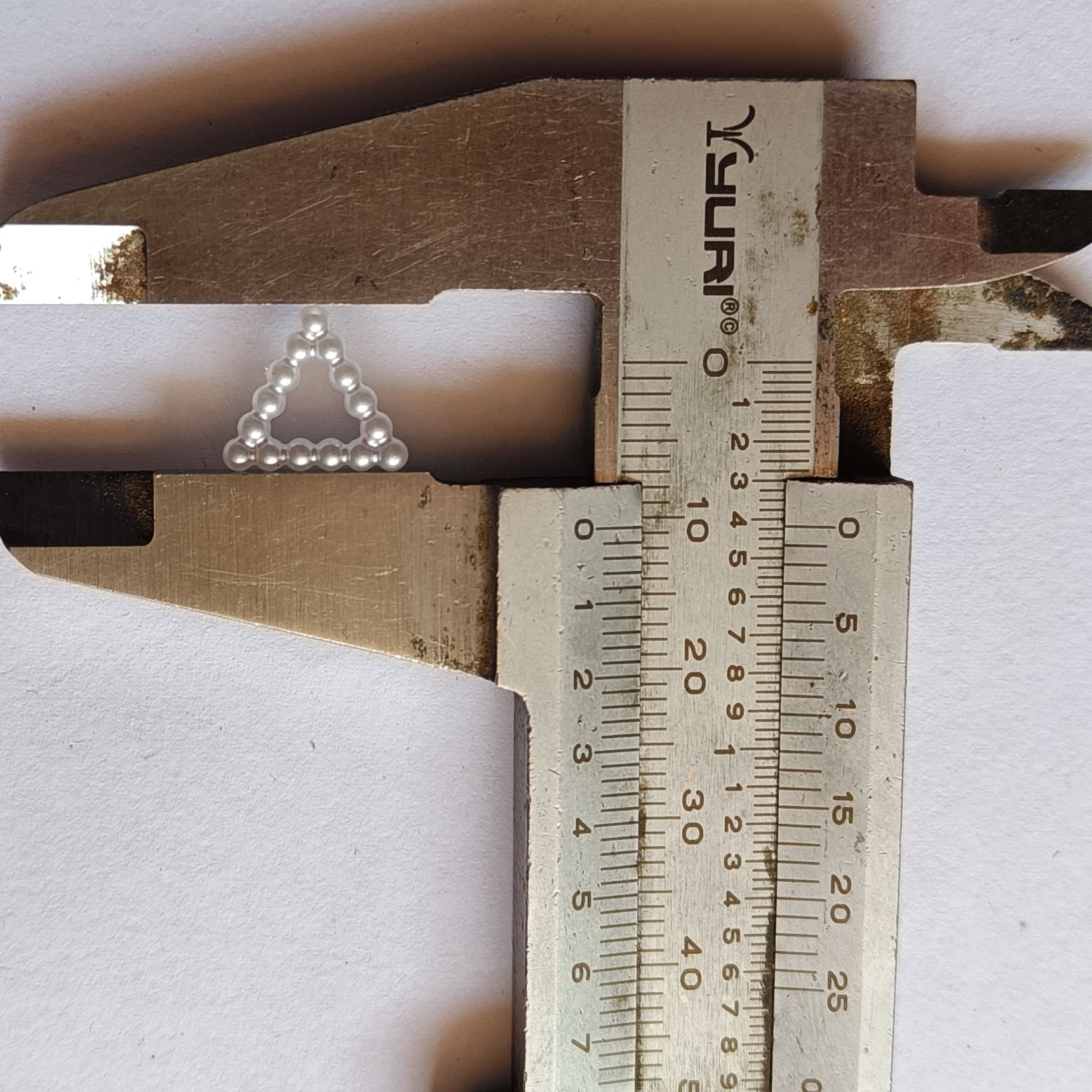 vdeal beads, 1100pcs of 11mm triangle shaped pearl shaped beads, pearl beads, triangle beads