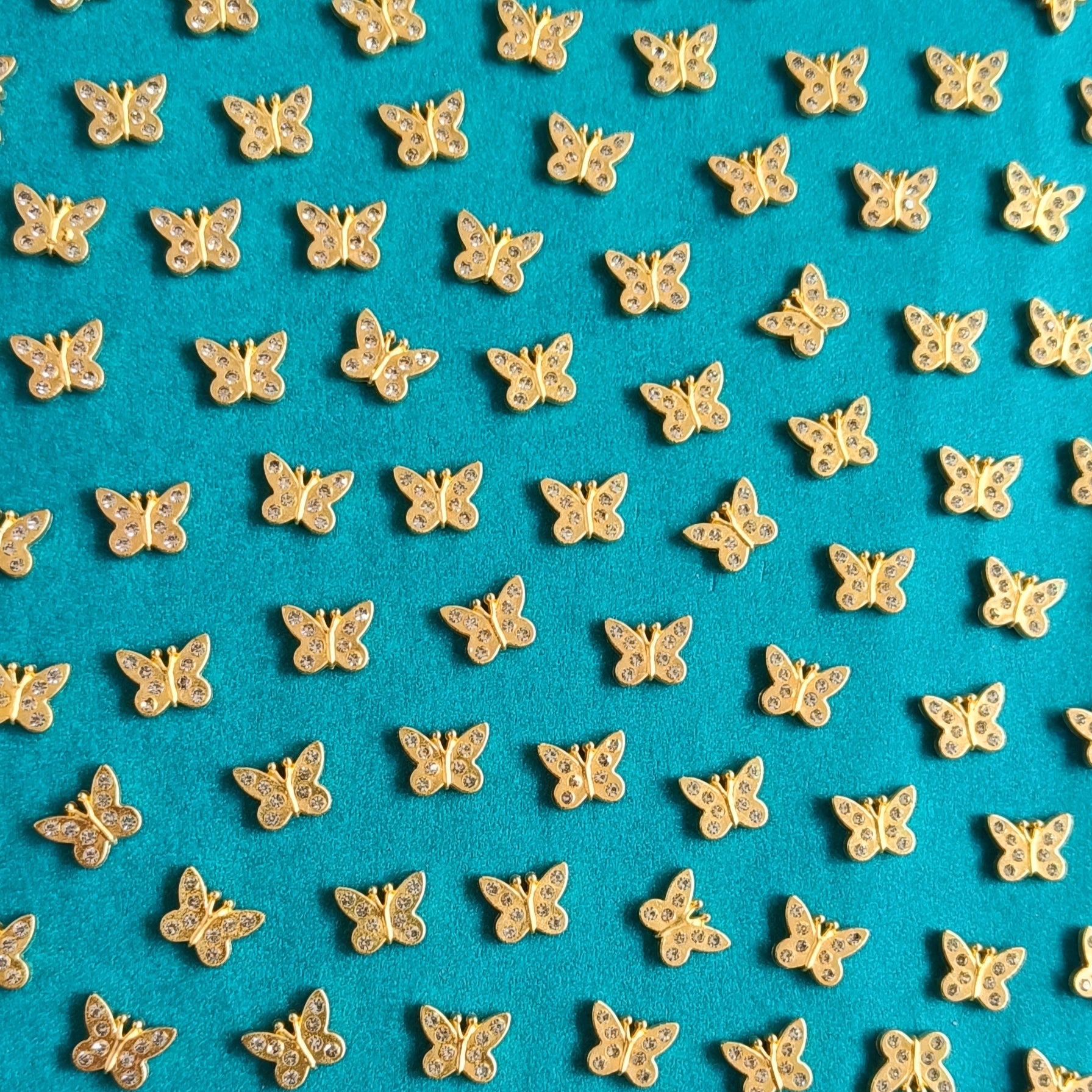 VDEAL BEADS 300pcs of 8mm buterfly shaped stone motif with FABRIC GLUE