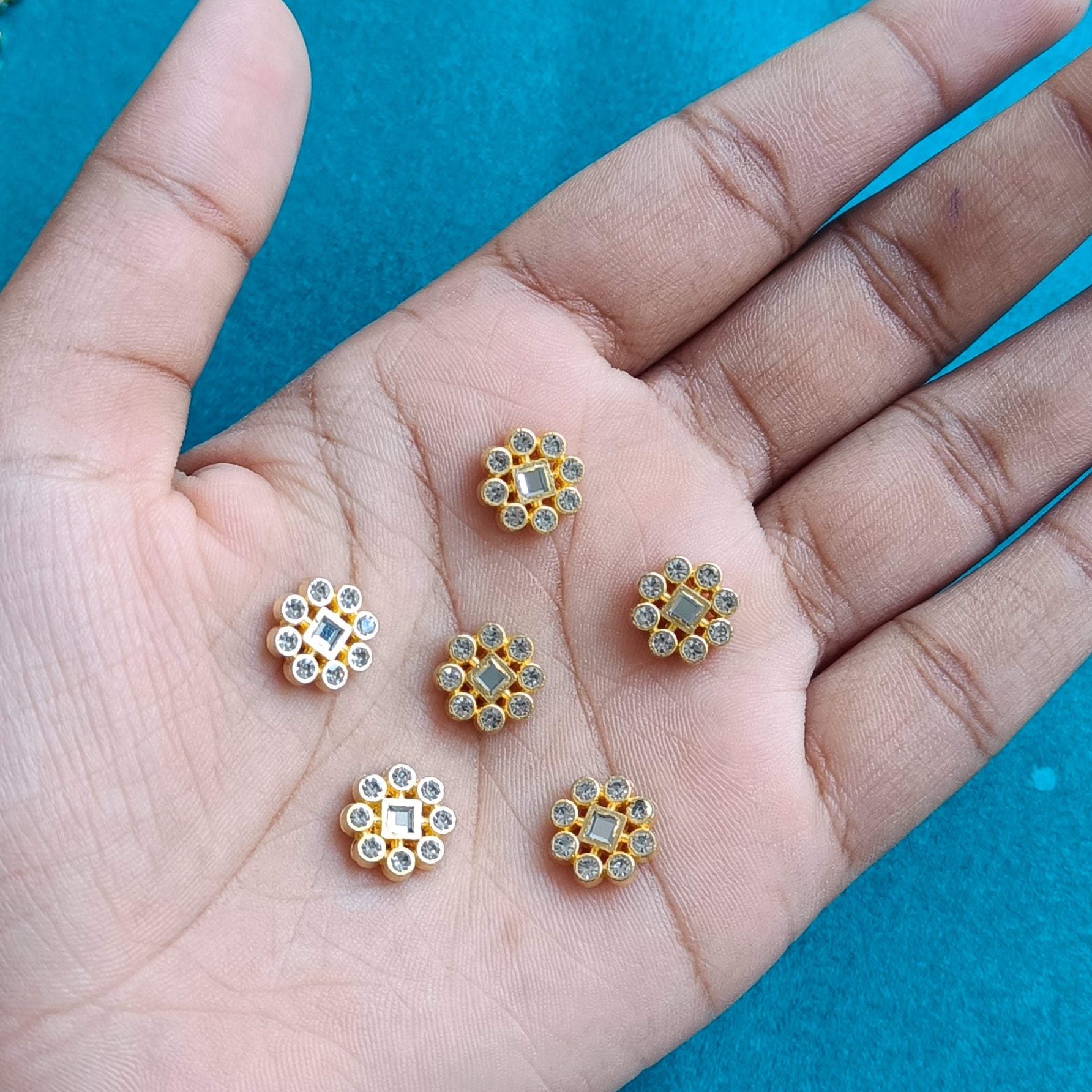 VDEAL BEADS 200pcs of 10mm round golden motifs with fabric glue