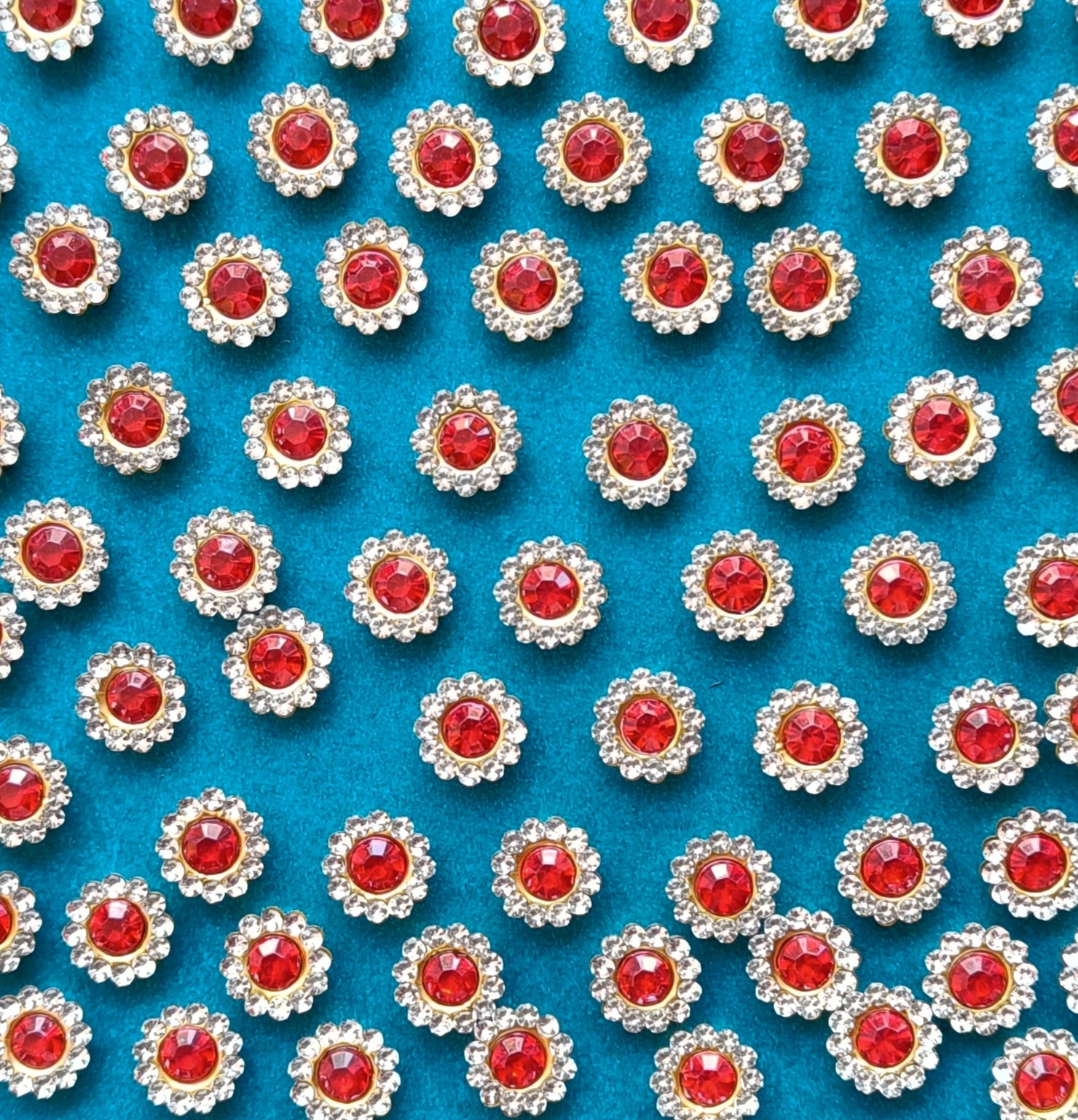 VDEAL ONLINE | Red Stone Studded Flower Buttons 10mm (2000 pcs) | VDEAL Online