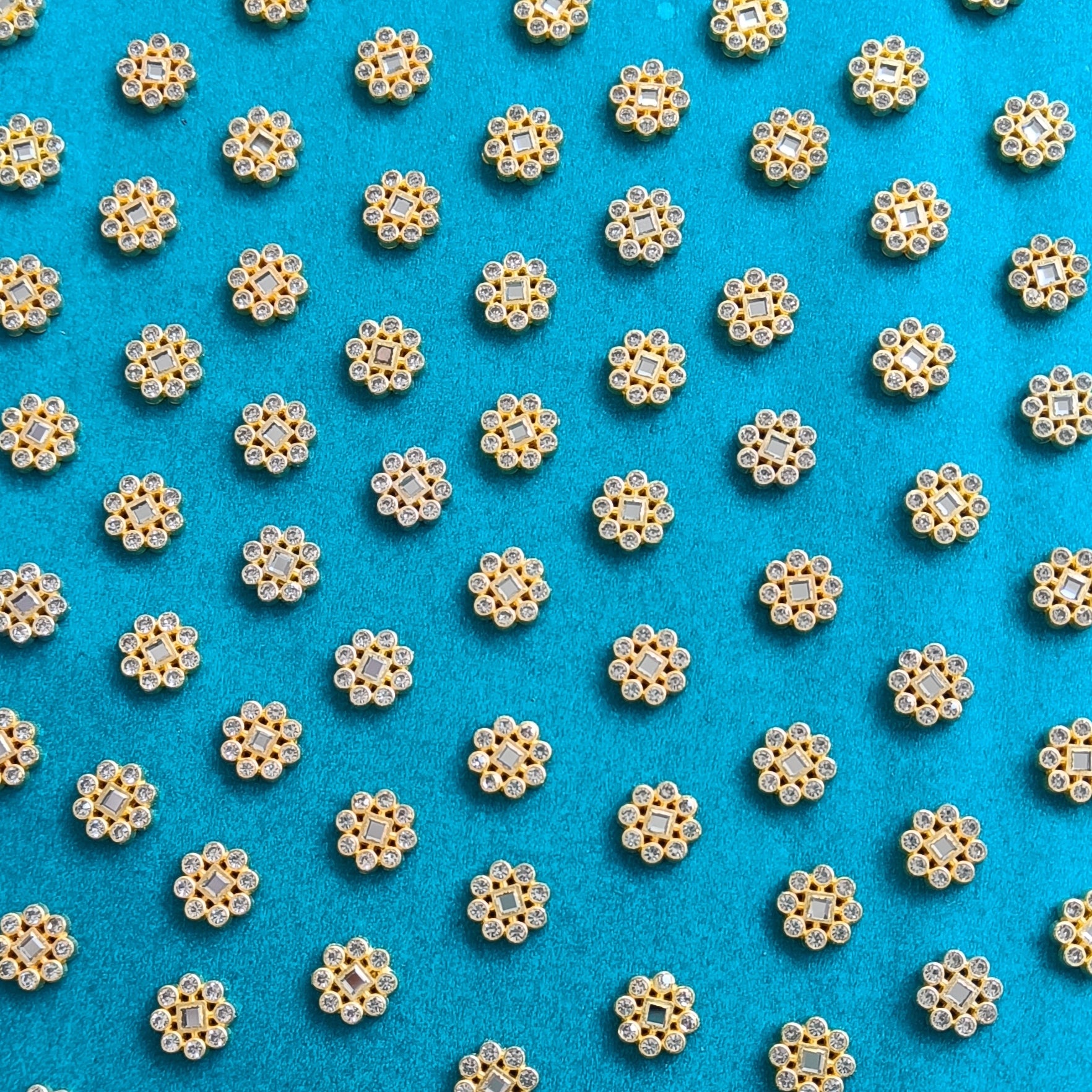 VDEAL BEADS 200pcs of 10mm round golden motifs with fabric glue